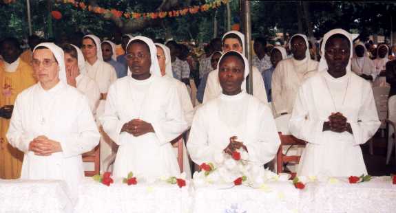 Leta 2004 so prve afrike sestre izrekle vene zaobljube